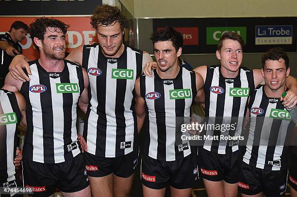 Scott Pendlebury of the Magpies sings the club song with team mates during the round eight AFL match between the Gold Coast Suns and the Collingwood...