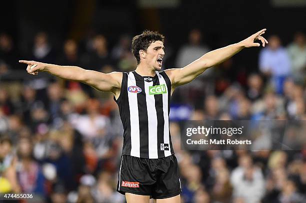 Scott Pendlebury of the Magpies signals to his team mates during the round eight AFL match between the Gold Coast Suns and the Collingwood Magpies at...