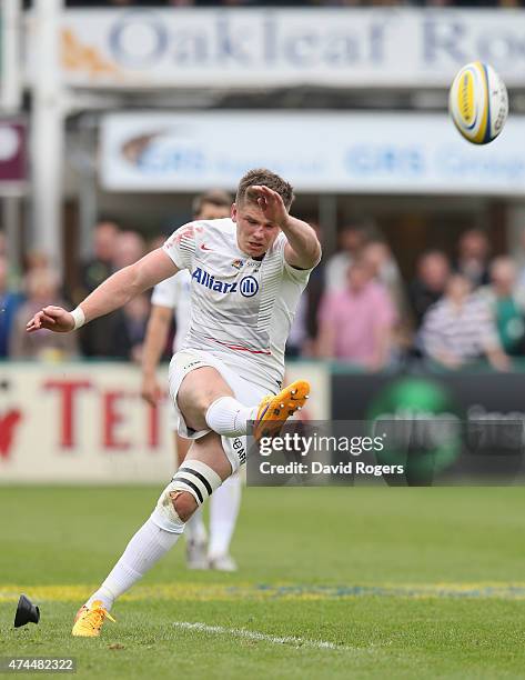 Owen Farrell of Saracens kicks a penalty during the Aviva Premiership play off semi final match between Northampton Saints and Saracens at Franklin's...