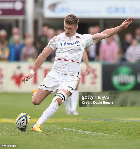 Owen Farrell of Saracens kicks a penalty during the Aviva Premiership play off semi final match between Northampton Saints and Saracens at Franklin's...