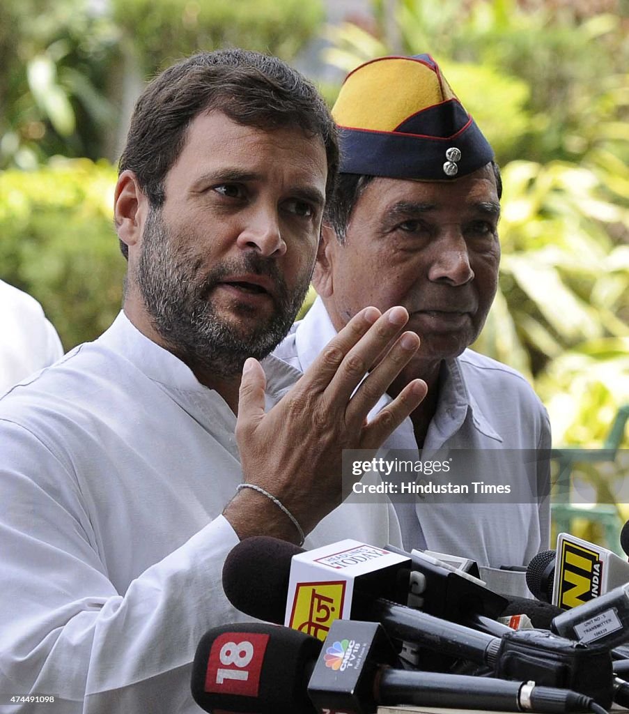 Congress Vice President Rahul Gandhi Meets Ex-Servicemen On One Rank, One Pension Issue