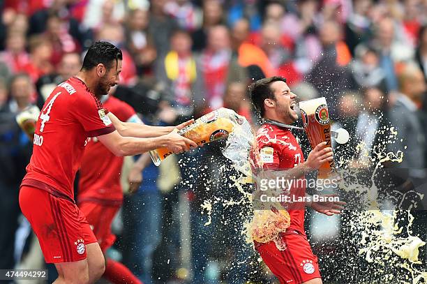 Claudio Pizarro of Bayern Muenchen and Juan Bernat of Bayern Muenchen celebrate after winning the league during the Bundesliga match between FC...