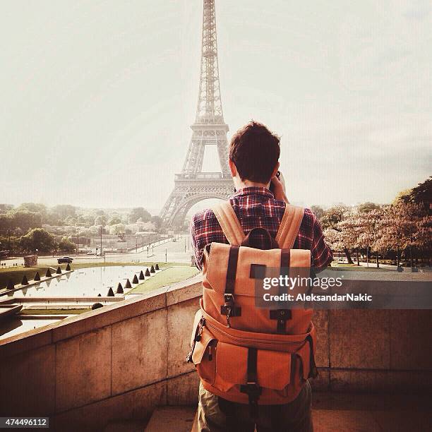 photographing the eiffel tower - paris autumn stock pictures, royalty-free photos & images