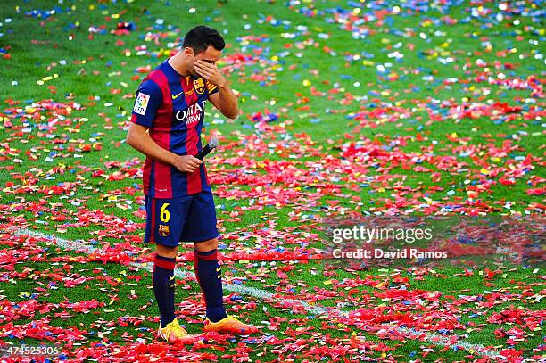 Xavi Hernandez of FC Barcelona wipes his tears at the end of the La Liga match between FC Barcelona and RC Deportivo de la Coruna at Camp Nou on May...