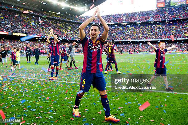Xavi Hernandez of FC Barcelona waves to the spectators after the La Liga match between FC Barcelona and RC Deportivo La Coruna at Camp Nou on May 23,...