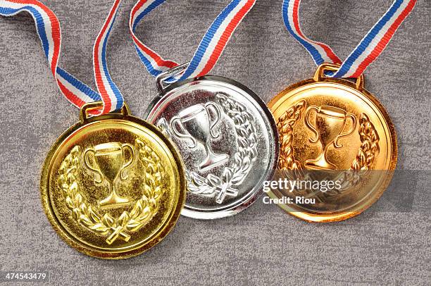 medals - bronzen medaillewinnaar stockfoto's en -beelden