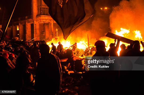 anti-gouvernement riot à kiev ukraine - ukraine war photos et images de collection