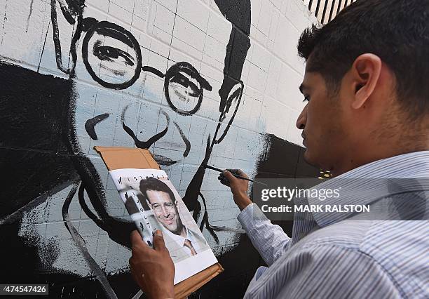 Artist Levi Ponce works on his Memorial Day mural project of murdered journalist Daniel Pearl, near his old neigborhood in Los Angeles, California on...