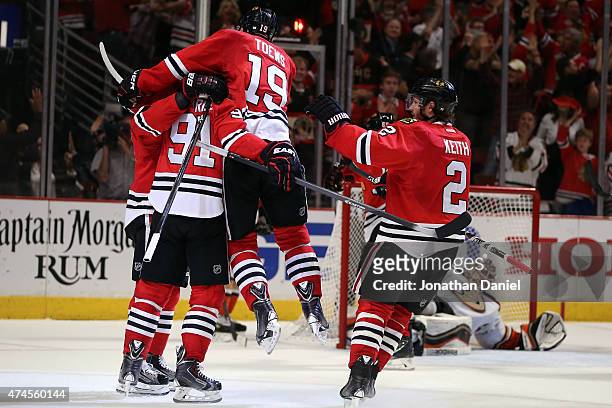 The Chicago Blackhawks celebrate a third period goal by Patrick Kane against the Anaheim Ducks in Game Four of the Western Conference Finals during...
