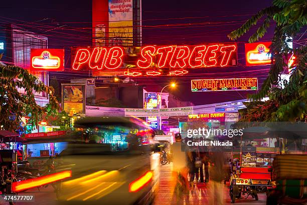 pub street - downtown siem reap, cambodia - siem reap stockfoto's en -beelden