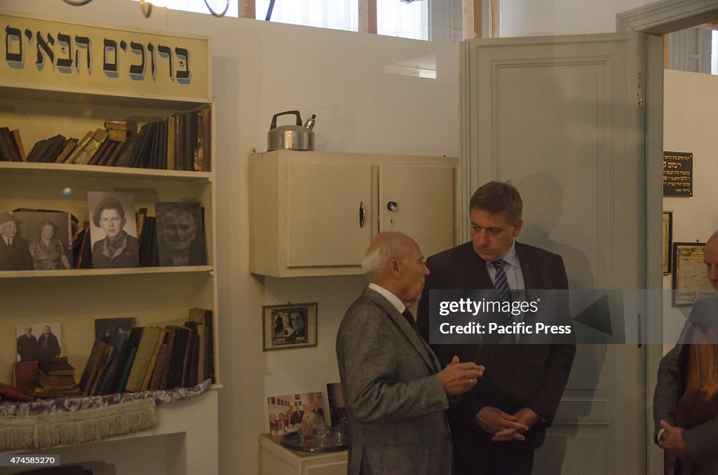 Prime Minister of Interior Jan Jambon visited the Jewish...