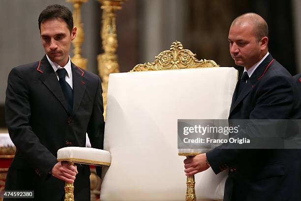 Vatican attendants move the throne of Pope during the Pentecost Celebration presided by Pope Francis on May 24, 2015 in Vatican City, Vatican. Pope...