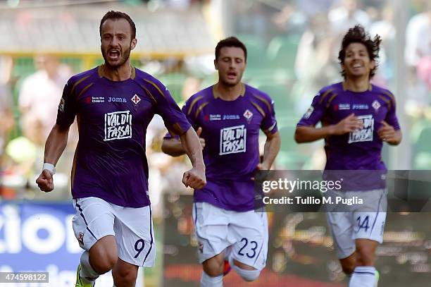 Alberto Gilardino of Fiorentina celebrates after scoring his team's second goal during the Serie A match between US Citta di Palermo and ACF...