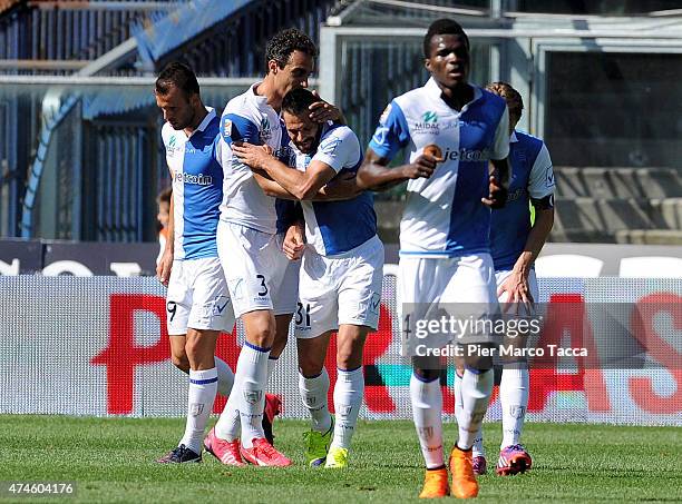 Sergio Pellissier of AC Chievo Verona celebrates the goal with his team players during the Serie A match between AC Chievo Verona and Atalanta BC at...