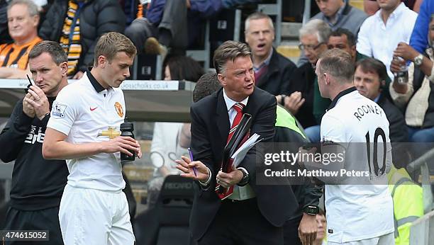 Manager Louis van Gaal of Manchester United speaks to James Wilson and Wayne Rooney during the Barclays Premier League match between Hull City and...