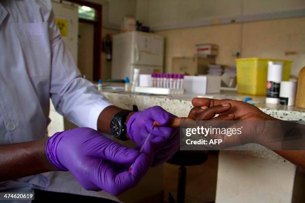 Lab Draw Patient Photos and Premium High Res Pictures - Getty Images