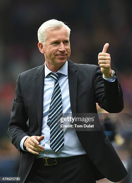 Manager of Crystal Palace Alan Pardew salutes the fans after the Barclays Premier League match between Crystal Palace and Swansea City at Selhurst...