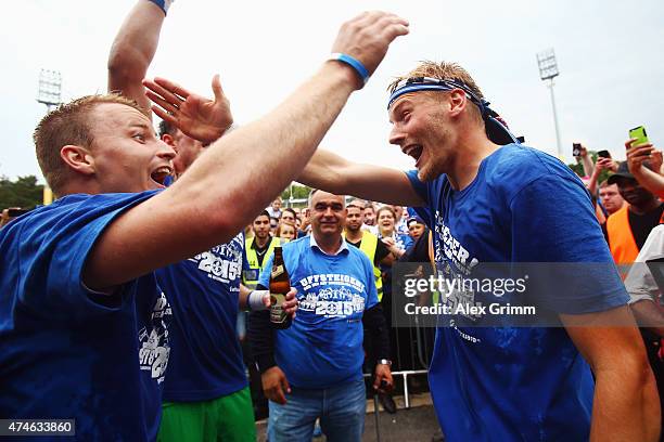 Fabian Holland and da17 of Darmstadt celebrate after the Second Bundesliga match between SV Darmstadt 98 and FC St. Pauli at Stadion am...
