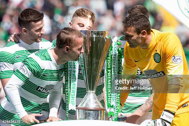Leigh Griffiths and Craig Gordon of Celtic ahead of the trophy being lifted at the Scottish Premiership Match between Celtic and Inverness Caley...