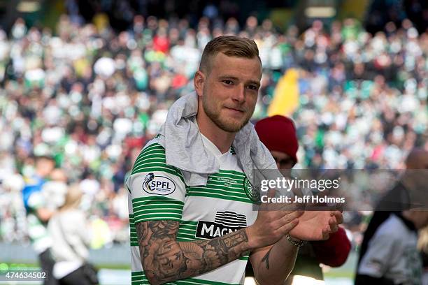 John Guidetti of Celtic salutes the fans at the end of the Scottish Premiership Match between Celtic and Inverness Caley Thistle at Celtic Park on...