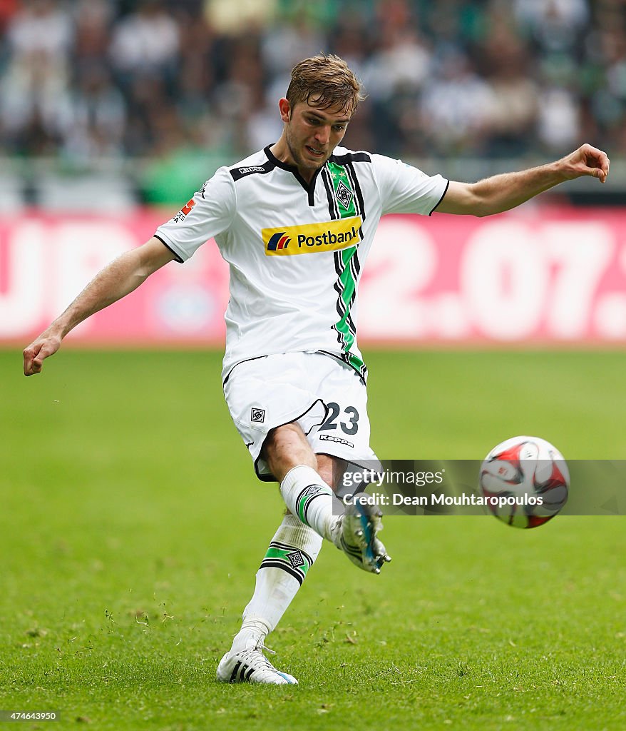 Borussia Moenchengladbach v FC Augsburg - Bundesliga