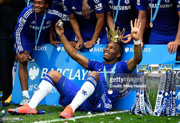 Didier Drogba of Chelsea celebrates with team mates and the trophy after the Barclays Premier League match between Chelsea and Sunderland at Stamford...