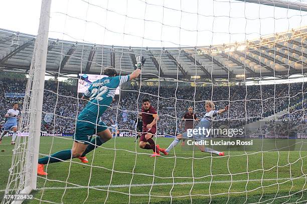 Roma player Manuel Iturbe scores the goal during the Serie A match between SS Lazio and AS Roma at Stadio Olimpico on May 25, 2015 in Rome, Italy.