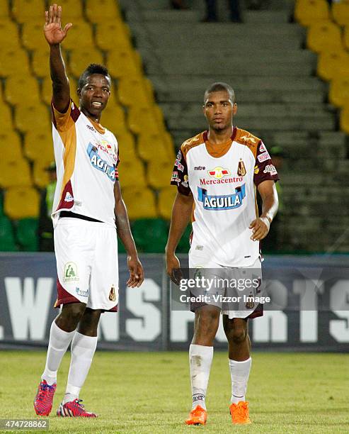 Players of Deportes Tolima celebrate their victory after a second leg quarterfinals match between Atletico Huila and Deportes Tolima as part of Liga...