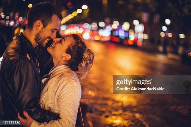 472 Couple Kissing Rain Photos and Premium High Res Pictures - Getty Images