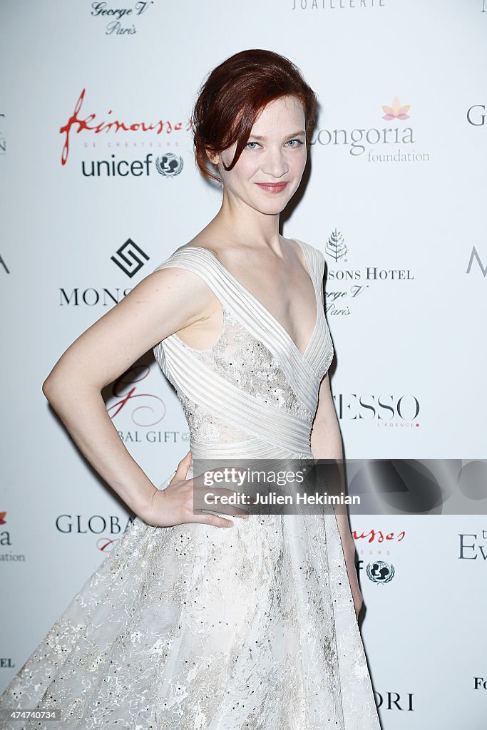 Global Gift Gala : Photocall At Hotel Georges V in Paris
