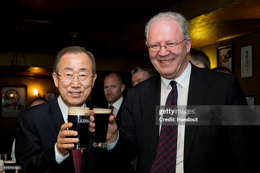 UN Chief Visits Pub In Dublin