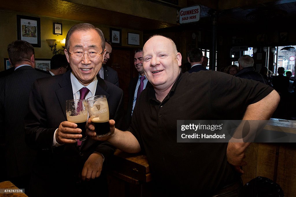 UN Chief Visits Pub In Dublin