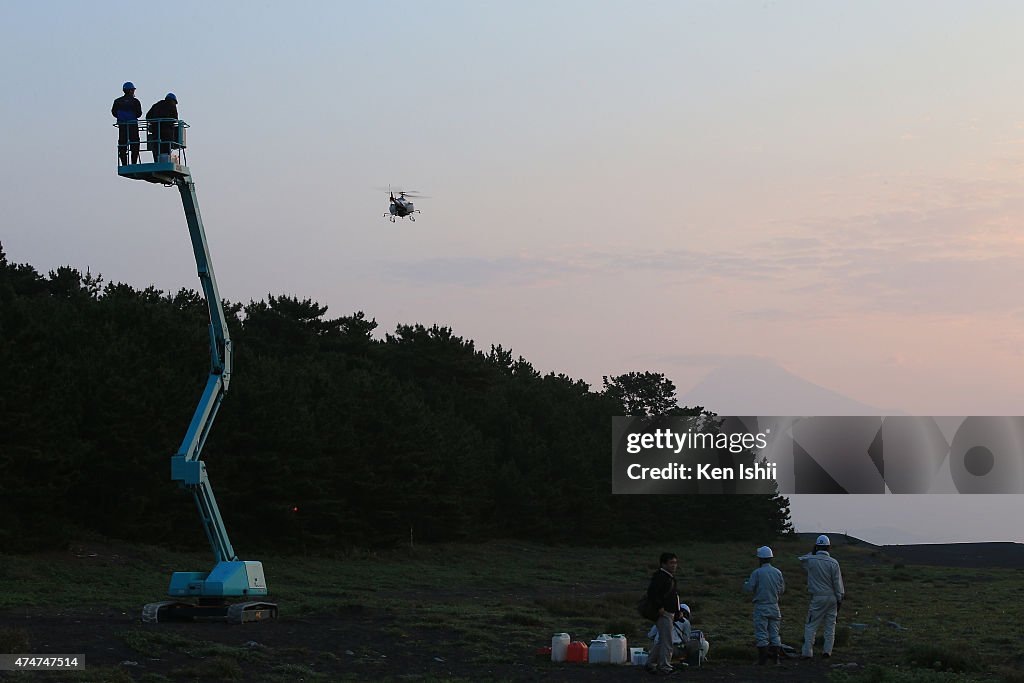 YAMAHA's Unmanned Helicopter Sprays Pesticides In Scenic Miho Pine Grove