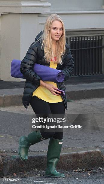 AnnaSophia Robb is seen leaving yoga class on November 12, 2012 in New York City.