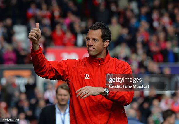 Thomas Sorensen of Stoke City applauds the fans on a lap of honour afterthe Barclays Premier League match between Stoke City and Liverpool at...