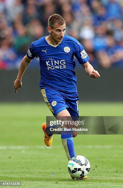 Mark Albrighton of Leicester in action during the Premier League match between Leicester City and Queens Park Rangers at The King Power Stadium on...