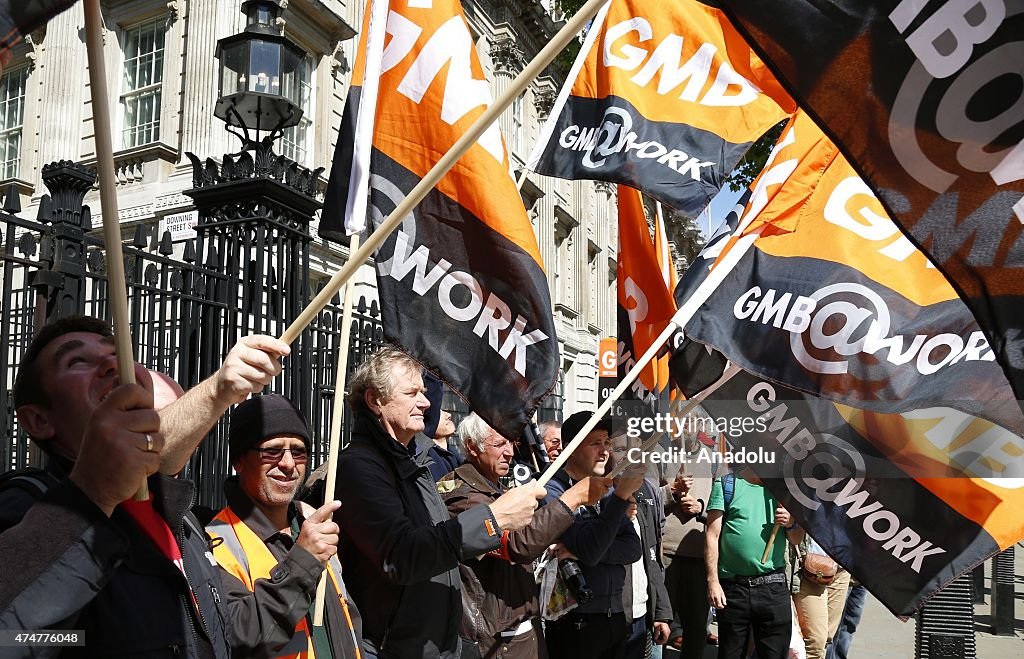 London's gardeners strike over pay