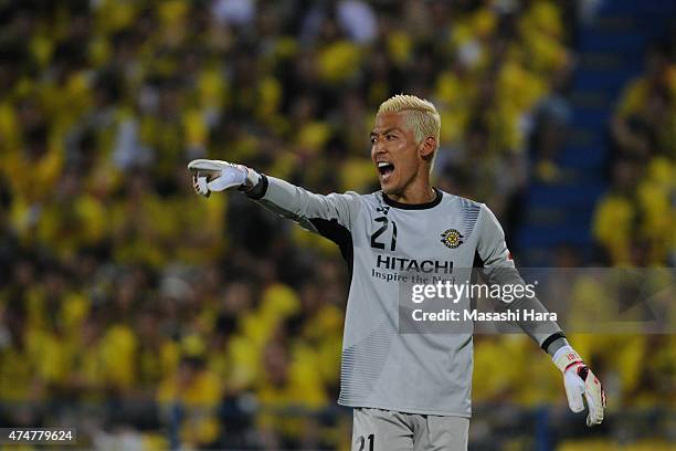 Takanori Sugeno of Kashiwa Reysol gestures during the AFC Champions League Round of 16 match between Kashiwa Reysol and Suwon Samsung FC at Hitachi...