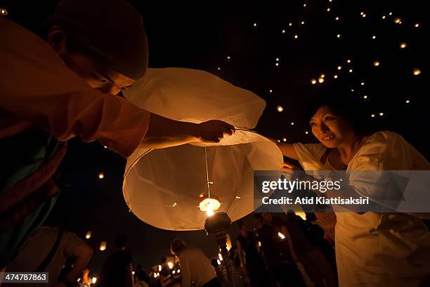 People light a Khom Loi during the Yi Peng Festival at Lanna Dhutanka.