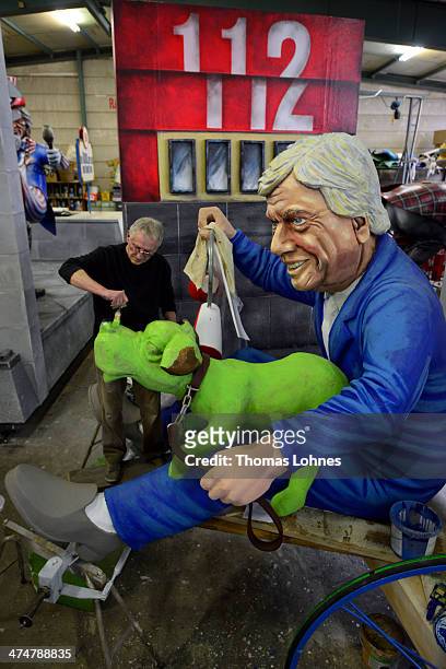 Worker makes final touches to a Carnival parade float satirizing the primeminister of hesse Volker Bouffier and his deputy prime minister Tarek...