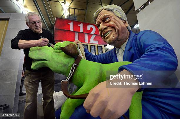 Worker makes final touches to a Carnival parade float satirizing the primeminister of hesse Volker Bouffier and his deputy prime minister Tarek...