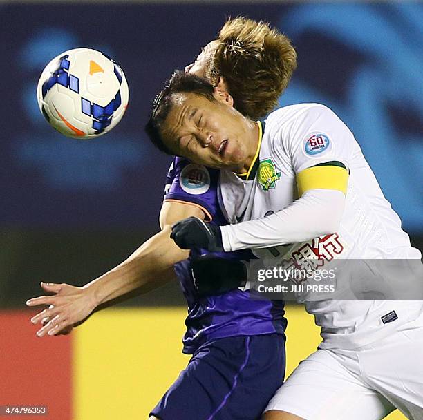 China's Beijing Guoan defender Xu Yunlong and Japan's Sanfrecce Hiroshima forward Naoki Ishihara fight the ball during the AFC champions league group...