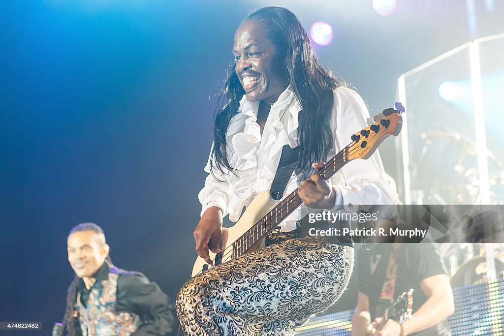 Earth, Wind & Fire In Concert