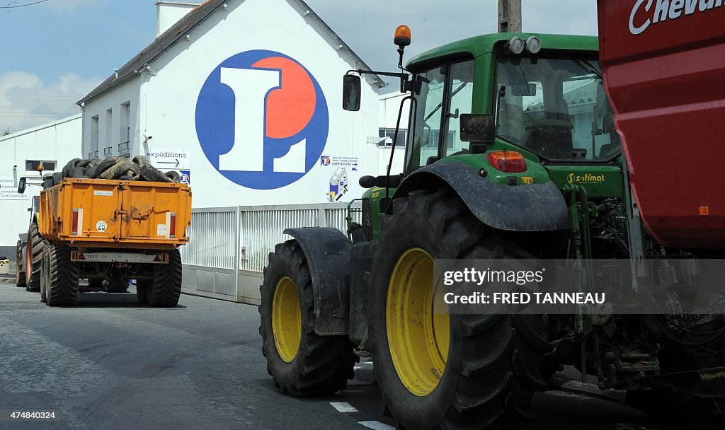 FRANCE-SOCIAL-AGRICULTURE-LECLERC-PROTEST