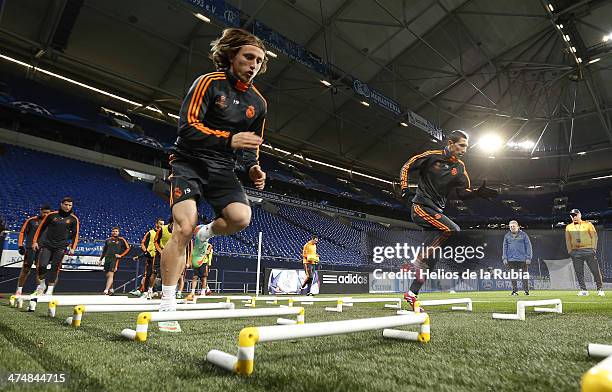 Modric Exercise 132 Maria Rubia Stock Photos, High-Res Pictures, and Images - Getty Images