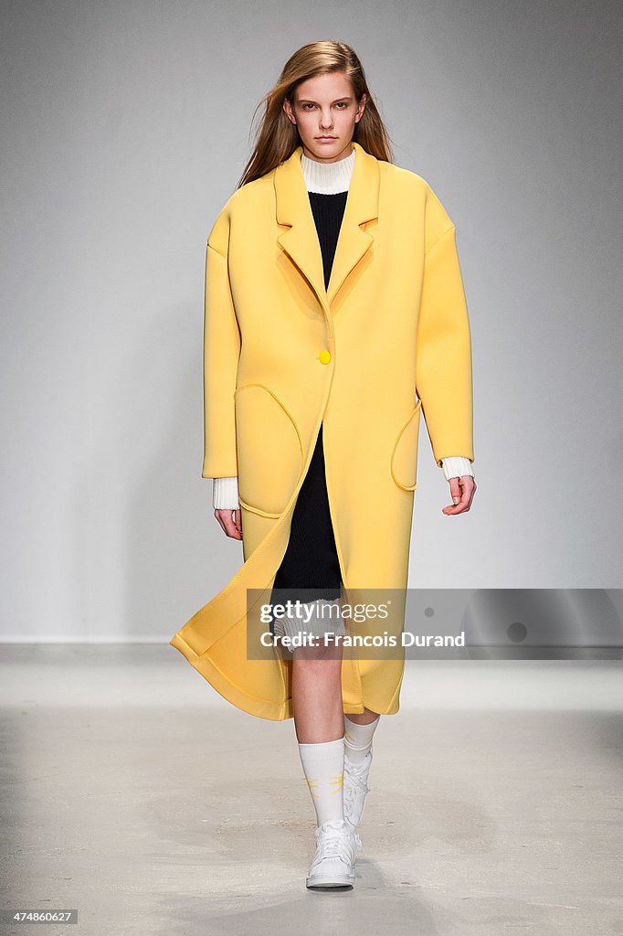 Jacquemus : Runway - Paris Fashion Week Womenswear Fall/Winter 2014-2015