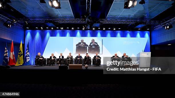 Prof Mario Bizzini, Prof Astrid Junge, Head of Research at FIFA Medical Assessment and Research Centre , Dr. Nina Feddermann, Prof Tim Meyer, team...