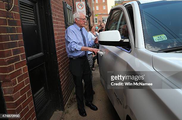 Democratic presidential candidate and U.S. Sen. Bernie Sanders departs after a campaign event at the New England College May 27, 2015 in Concord, New...