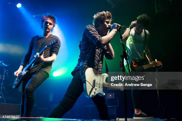 Calum Ritz 40 Seconds Of Summer Perform At The Ritz In Manchester Stock Photos ...