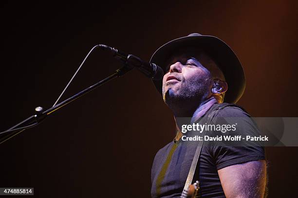 Mark Gardener from Ride performs at L'Olympia on May 27, 2015 in Paris, France.